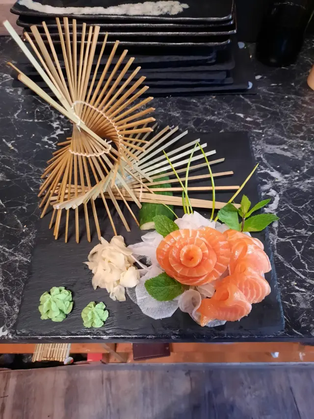 BookNoFees: Restorāns – Hitomi Sushi Bar – Meschede – „Hitomi“ suši bārs, foto 2