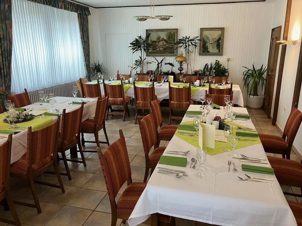BookNoFees: Restorāns – Königshof – Erwitte – Karaliskā galma, foto 1