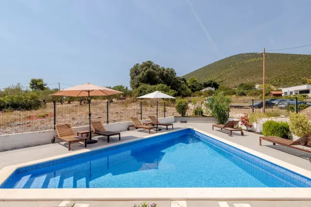 BookNoFees: Villa Mila Kastela Deluxe numurs – Kaštel Novi