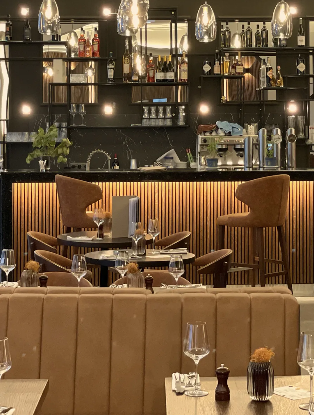 BookNoFees: Restorāns – Fine Fine – Vienna – Beigas Beigas, foto 1