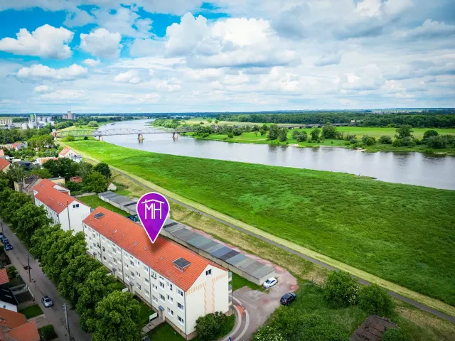 BookNoFees: Dzīvoklis ar skatu uz Elbu un balkonu pie Elbas–Zāles velomaršruta – Barby