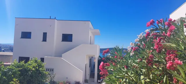 BookNoFees: brīvdienu māja, Kaštel Sućurac, Split – Mierīga ģimenes naktsmītne ar skatu uz jūru