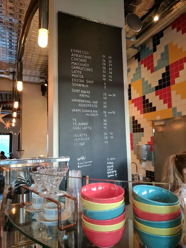 BookNoFees: Kafejnīca – PUST Kaffebar – Oslo – PUST Kafejnīca, foto 2