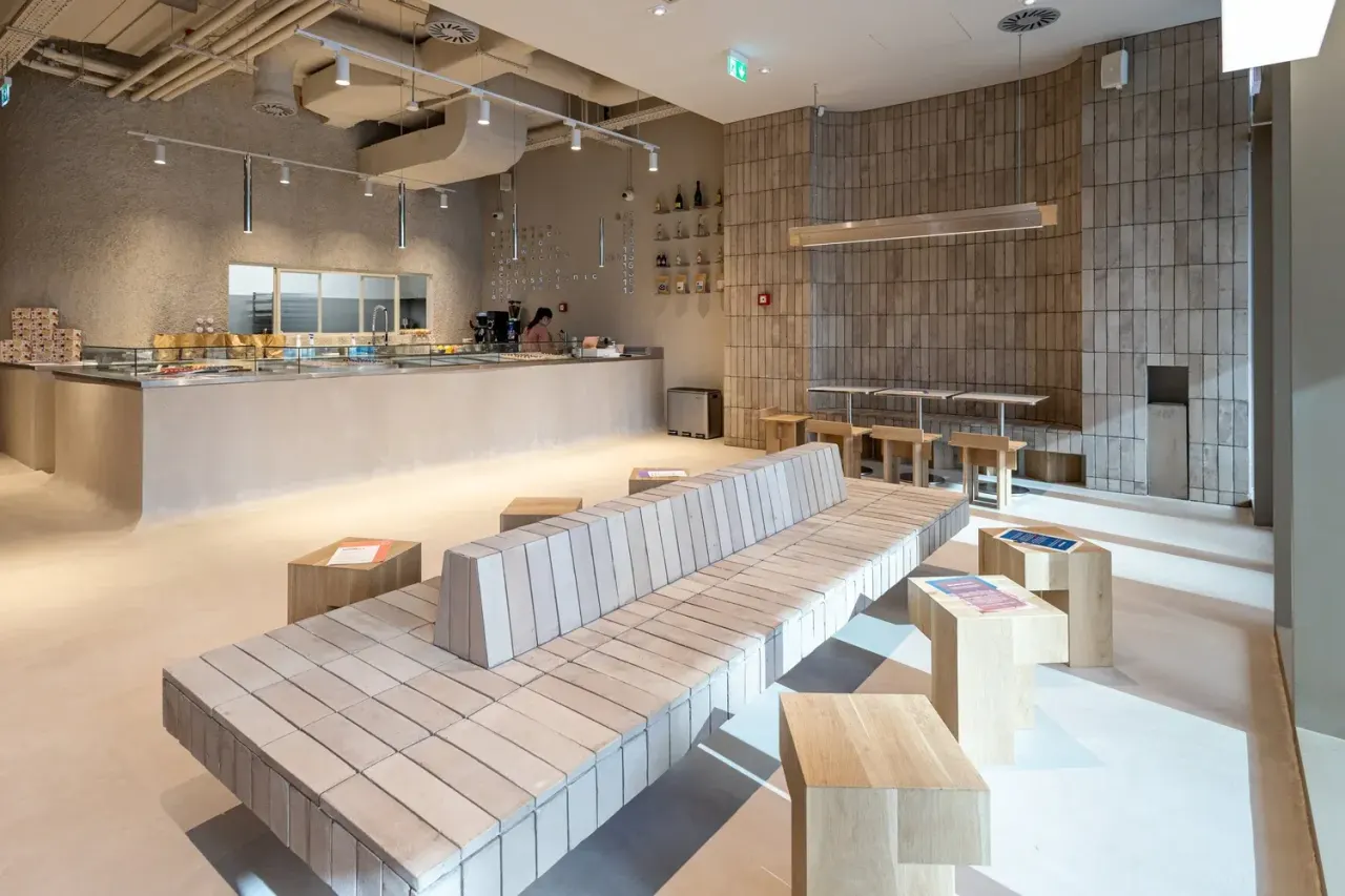BookNoFees: Uzkodu bārs – Berliner – Bucharest – berliņietis, foto 1