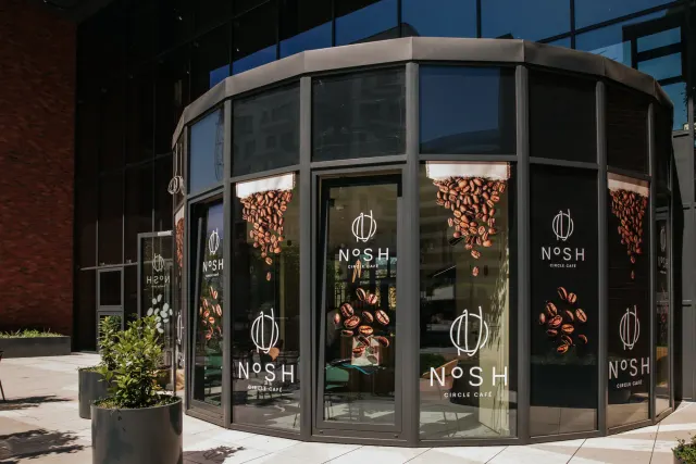 BookNoFees: Kafejnīca – Nosh Circle Café – Budapest – „Nosh Circle Café“, foto 2