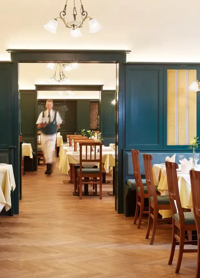 BookNoFees: Plachuttas Gasthaus zur Oper, Vienna