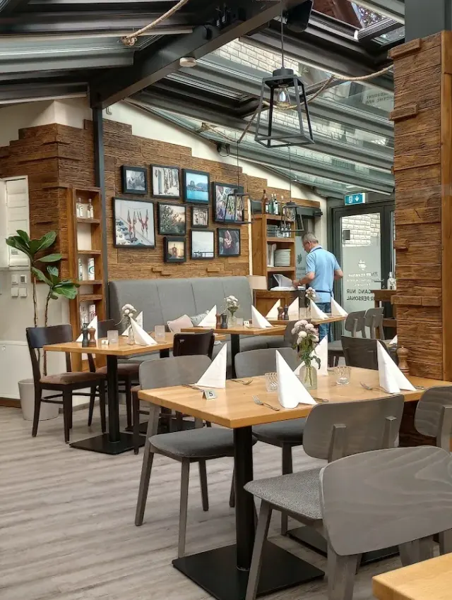 BookNoFees: Restorāns – Ahorn-Veranda – Neuenrade – Kļavu veranda, foto 3