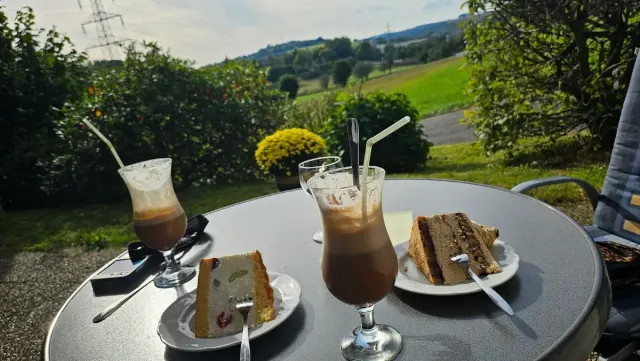 BookNoFees: Restorāns – Afflerbach Bauernhofcafe – Erndtebrück – „Afflerbach“ lauku kafejnīca, foto 2