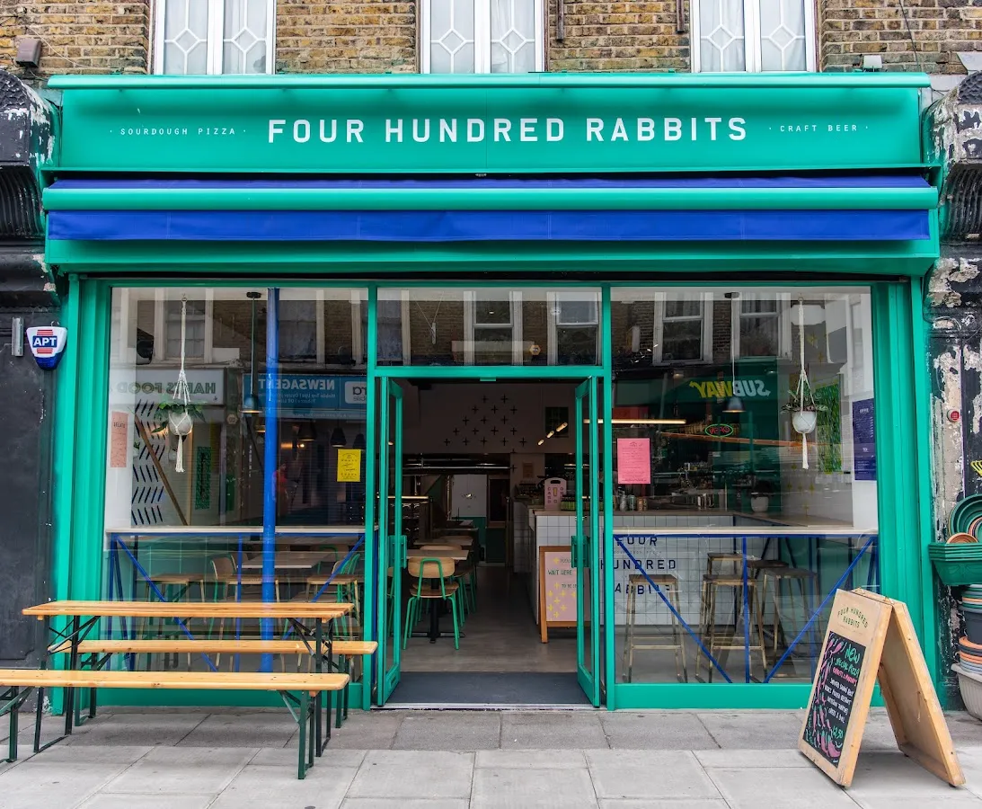 BookNoFees: Restorāns – Four Hundred Rabbits – London – Četri simti trušu, foto 1