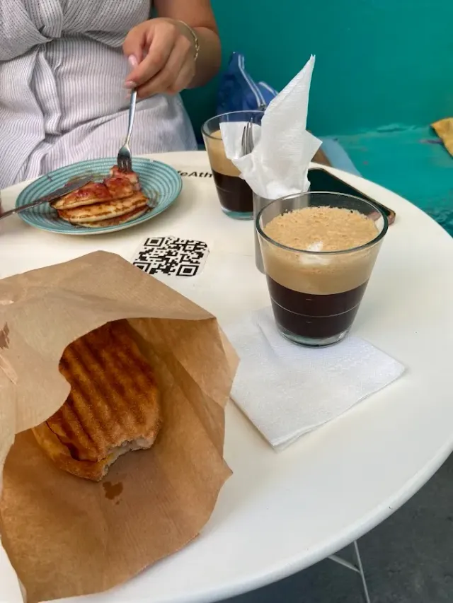 BookNoFees: Kafejnīca – Cat Cafe Athens – Athens – Kaķu kafejnīca Atēnās, foto 2