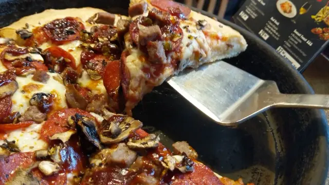 BookNoFees: Restorāns – Pizza Hut – Bucharest – Pizza Hut, foto 3
