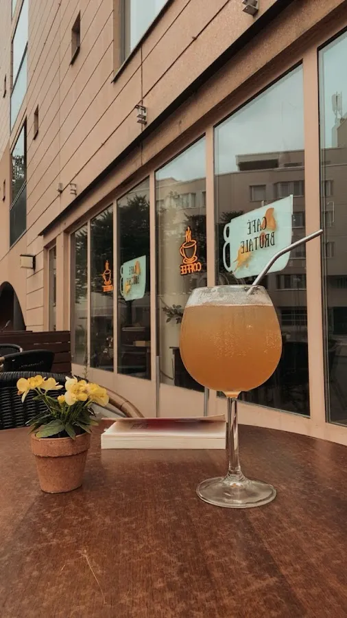 BookNoFees: Kafejnīca – Café Brutale – Helsinki – Kafejnīca „Brutale“, foto 1