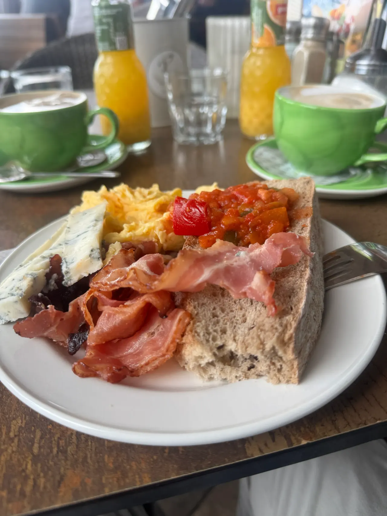 BookNoFees: Restorāns – R-Café Möhnesee – Möhnesee-Delecke, foto 1
