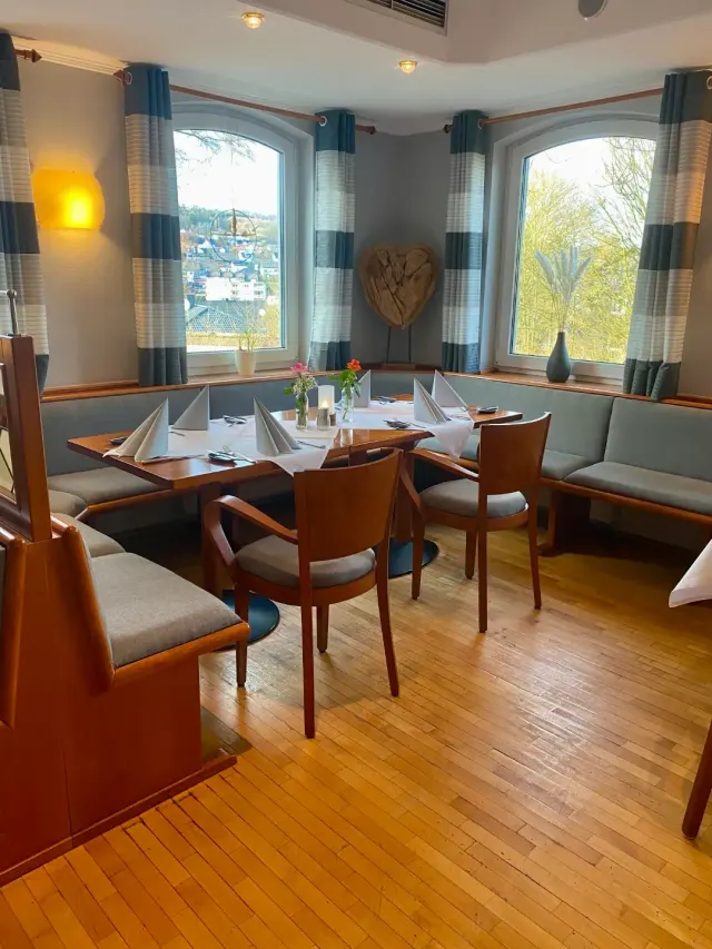 BookNoFees: Restorāns – Hotel-Restaurant Wilhelmshöhe – Neuenrade – Viesnīca-restorāns „Wilhelmshöhe”, foto 3