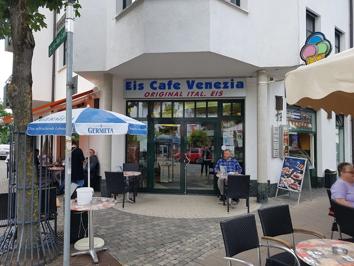 BookNoFees: Saldējums – Casto Fabio Italienisches Eiscafé – Marsberg – Casto Fabio itāļu saldējuma kafejnīca, foto 1