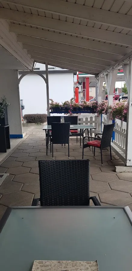 BookNoFees: Uzkodu bārs – Hüttengrill – Geseke – Grils pie mājiņas, foto 3