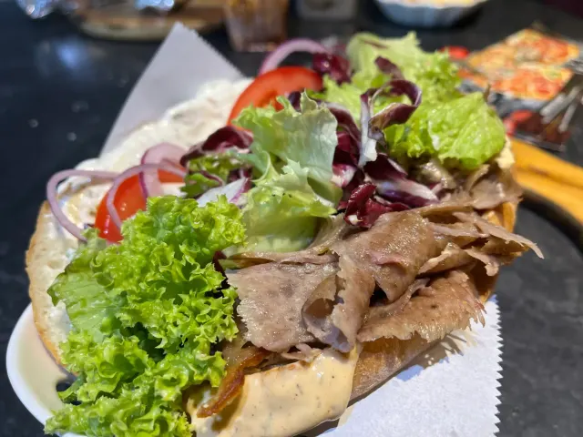 BookNoFees: Uzkodu bārs – Pivaz Döner Pizza – Arnsberg-Neheim – Pivaz Döner pica, foto 3
