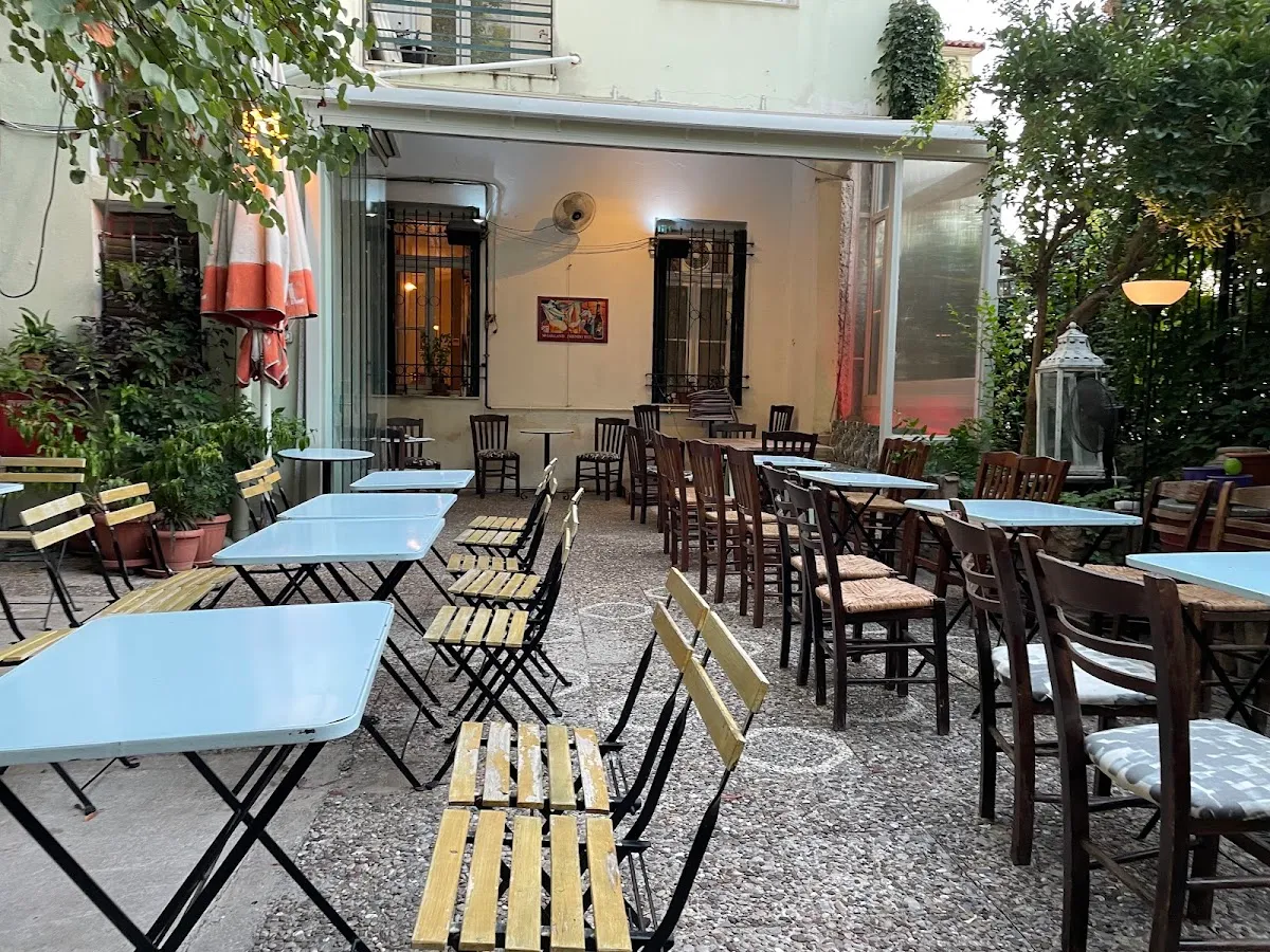 BookNoFees: Restorāns – BeeRaki – Athens – Alus plaukts, foto 1