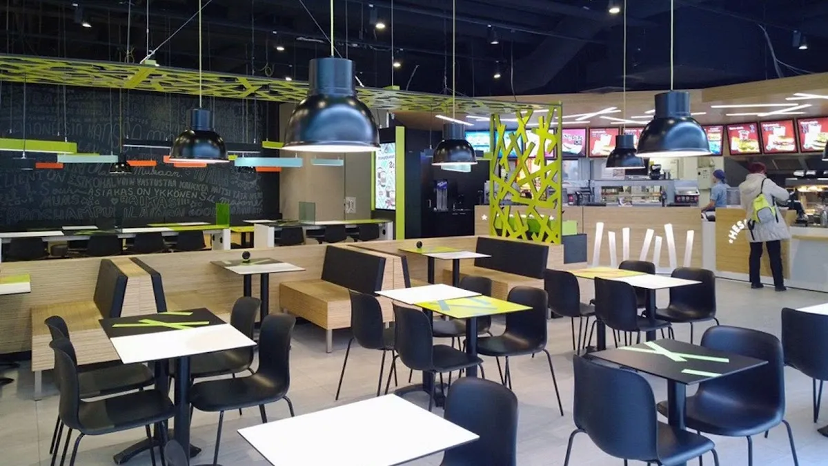 BookNoFees: Uzkodu bārs – Hesburger – Helsinki – Hesburger, foto 1