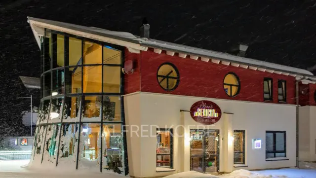 BookNoFees: Café Bistro Angerichtet, Medebach