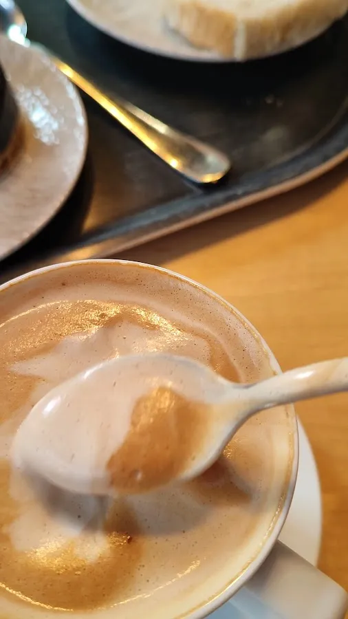 BookNoFees: Kafejnīca – Fazer Café Kaisaniemi – Helsinki – Kaisaniemi kafijas pagatavošana, foto 2