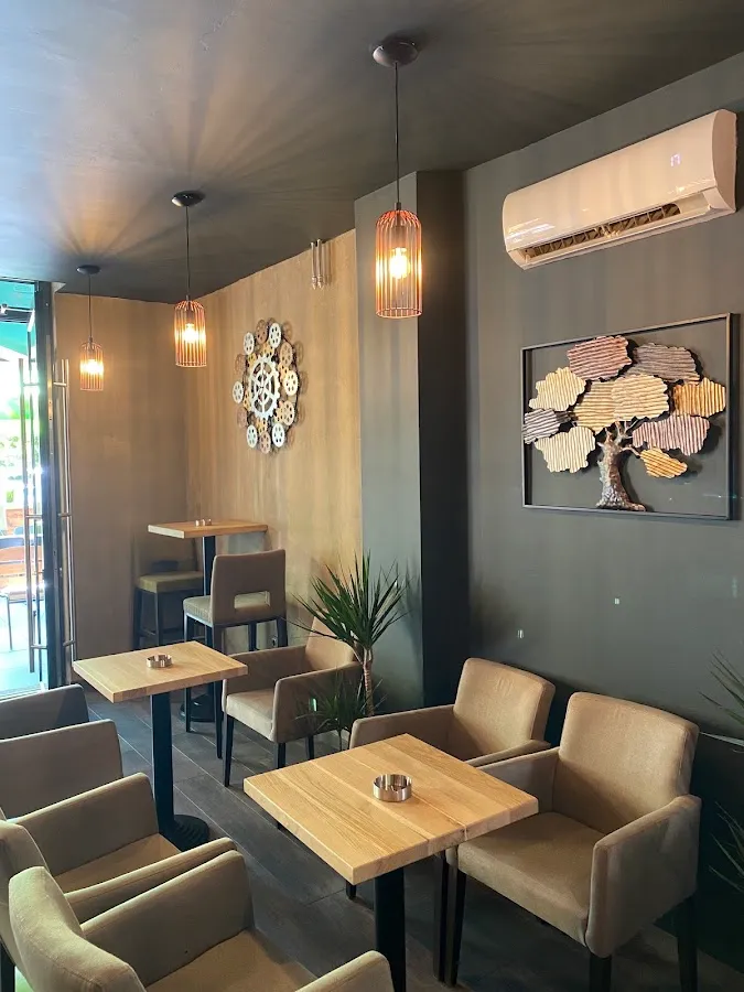 BookNoFees: Kafejnīca – Brown bar – Zagreb – Brūna josla, foto 1