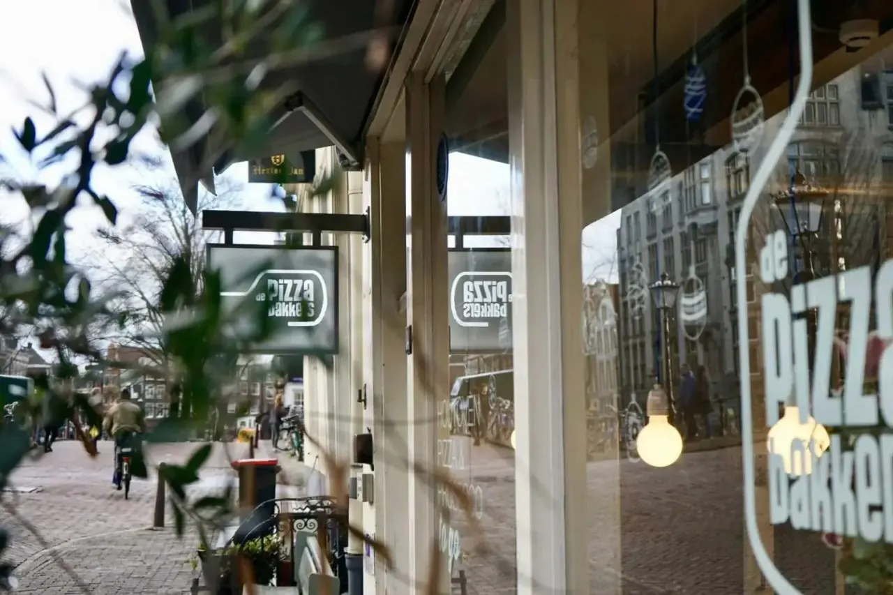 BookNoFees: Restorāns – De Pizzabakkers – Amsterdam – Picas cepēji, foto 1