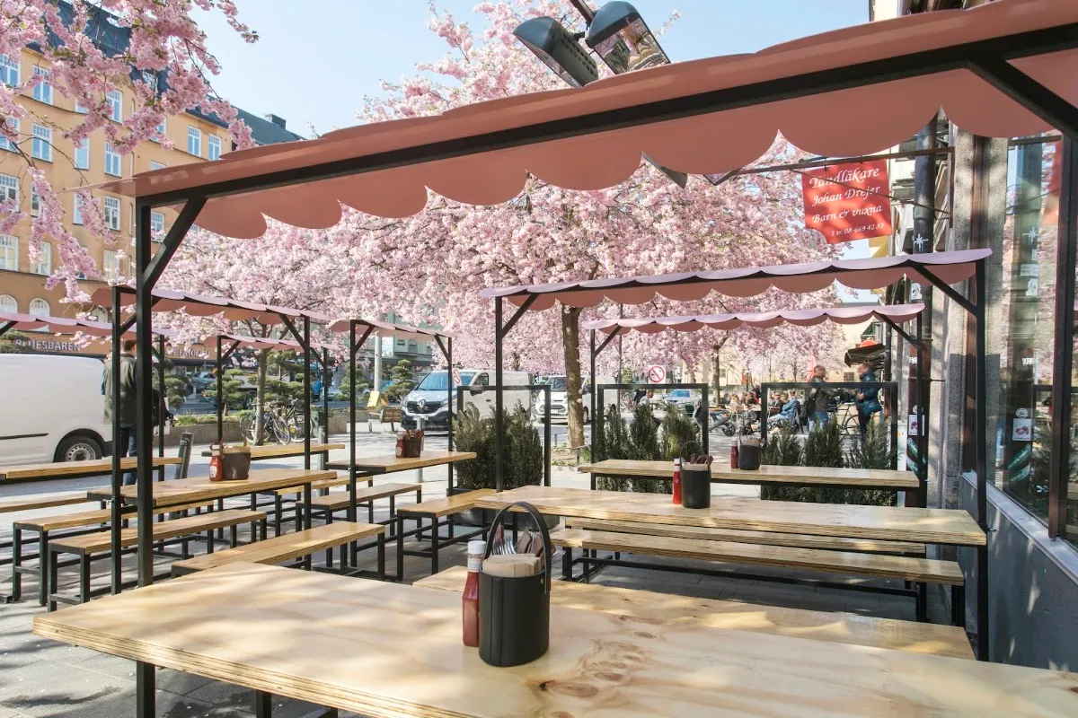 BookNoFees: Uzkodu bārs – Barrels Burgers & Beer – Stockholm – „Barrels Burgers & Beer“, foto 1