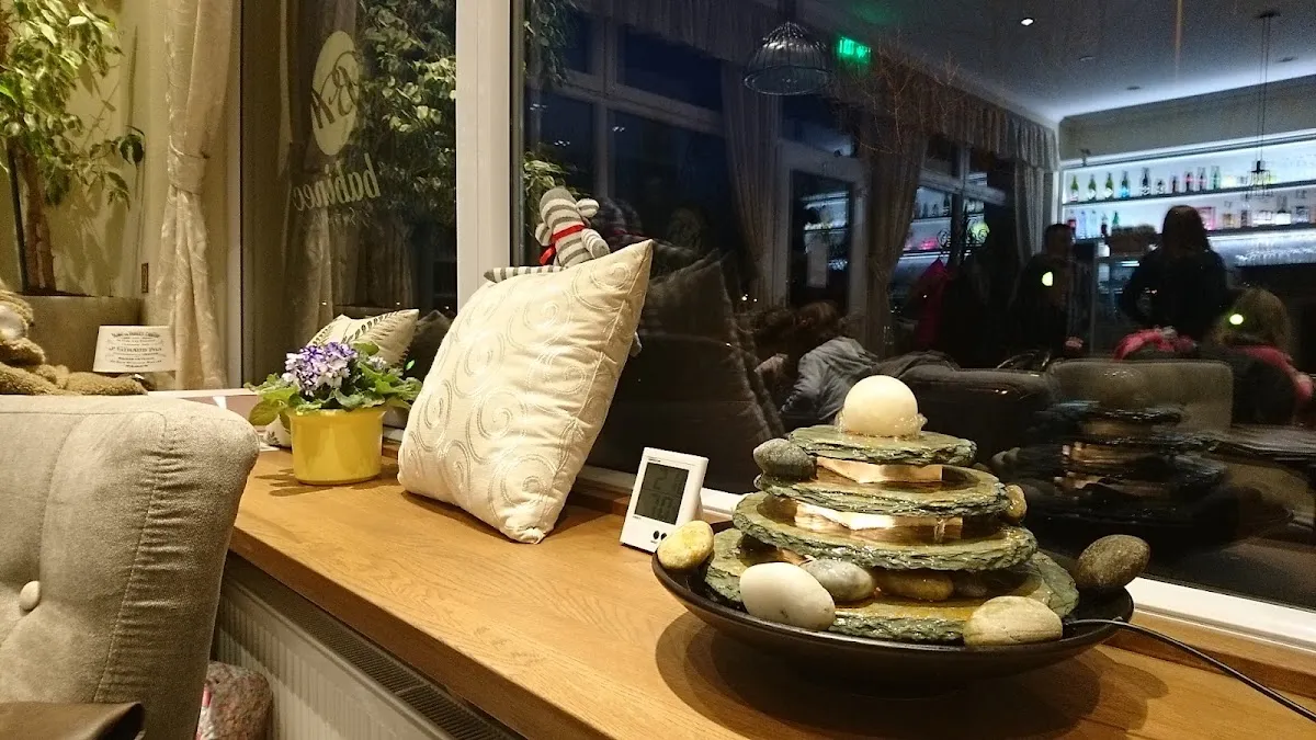 BookNoFees: Kafejnīca – Babinec – Bratislava – Sieviešu telpa, foto 1