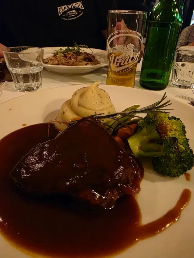 BookNoFees: Restorāns – Julija – Ljubljana – Jūlija, foto 2