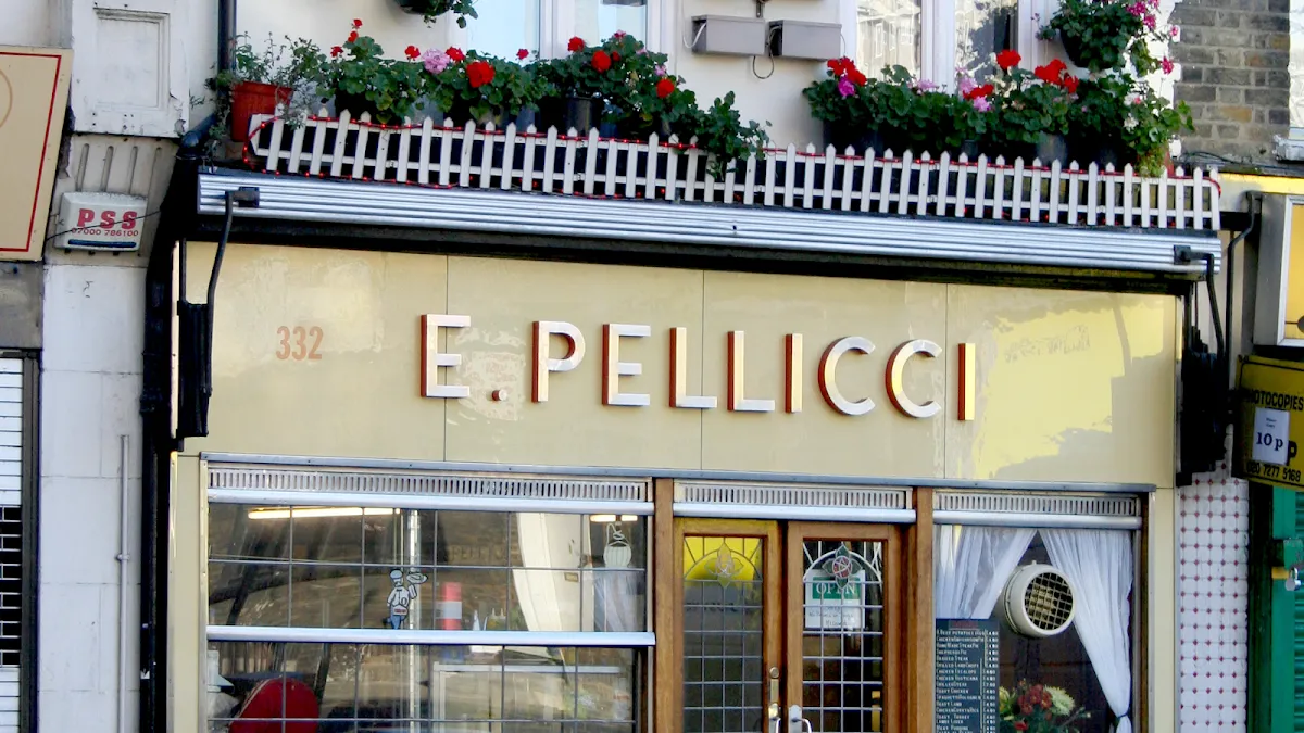 BookNoFees: Kafejnīca – E. Pellicci – London – E. Pellicci, foto 1