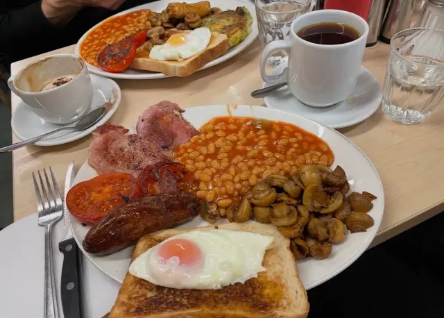 BookNoFees: Kafejnīca – E. Pellicci – London – E. Pellicci, foto 2