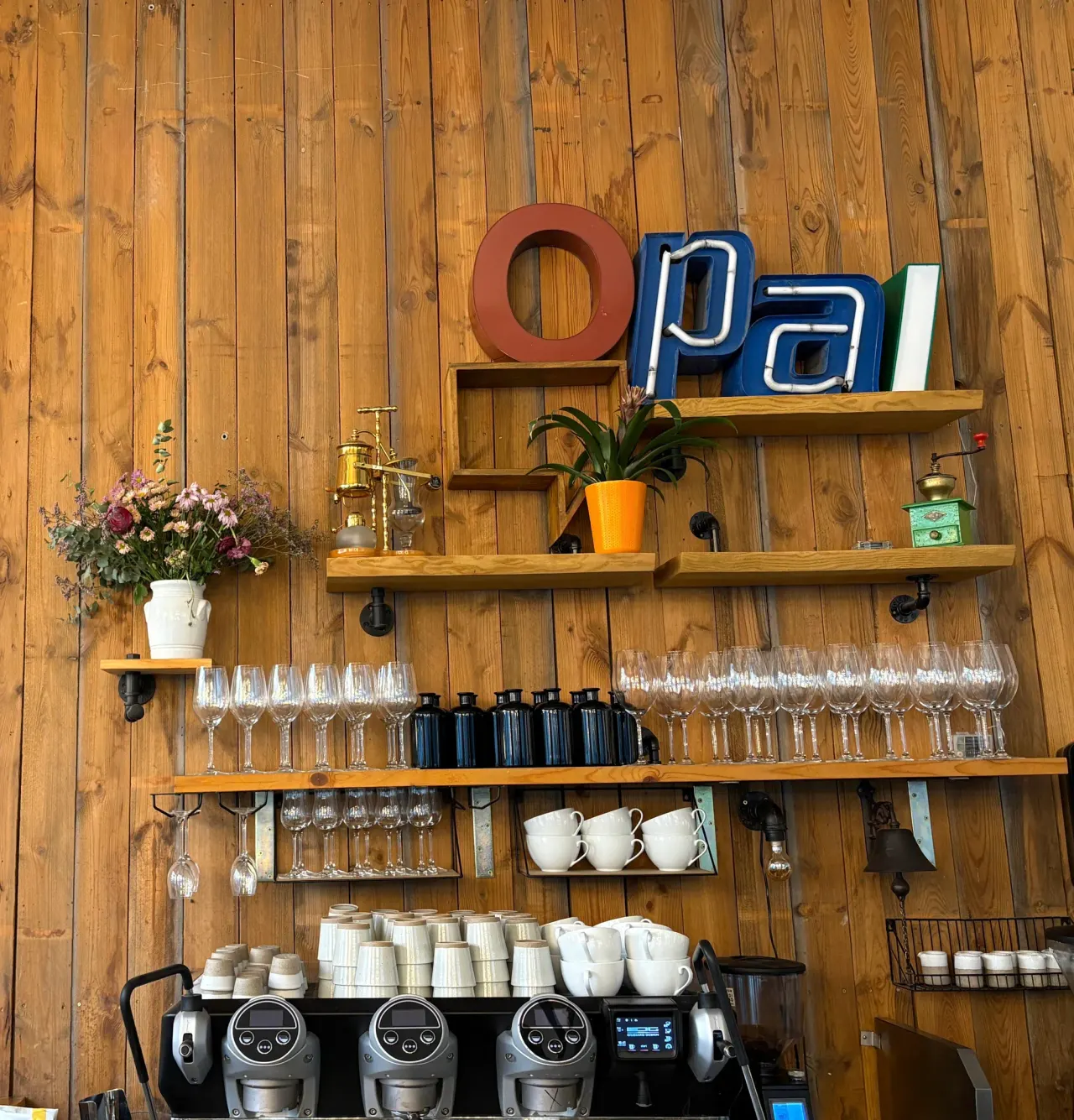 BookNoFees: Kafejnīca – O'pal – Vienna – Skūpsts, foto 1