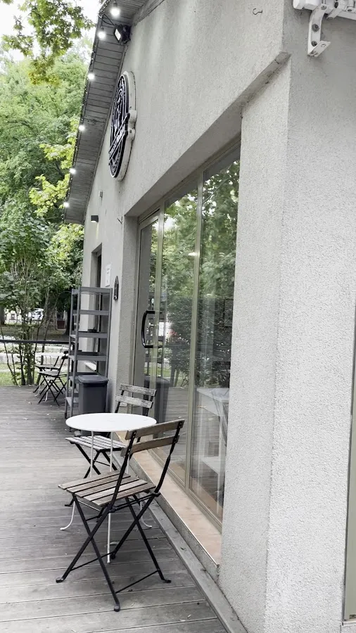 BookNoFees: Kafejnīca – Domček Medická – Bratislava – Mājiņa „Medická“, foto 3