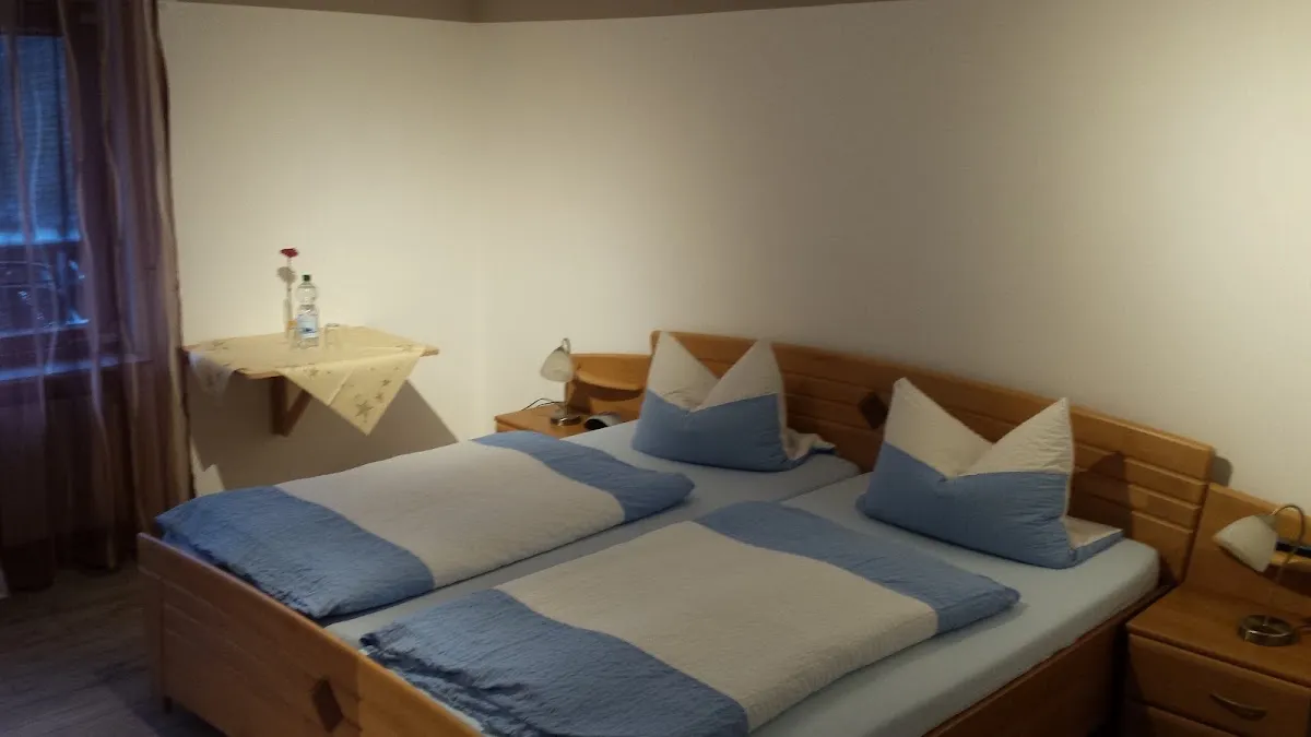 BookNoFees: Restorāns – Gasthof-Pension Zum Adler – Medebach – Viesnīca-pansija „Zum Adler”, foto 1
