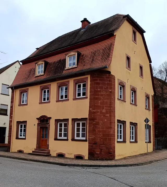 BookNoFees: brīvdienu māja, Hornbach – Brīvdienu dzīvoklis pie klostera – vietas 14 personām