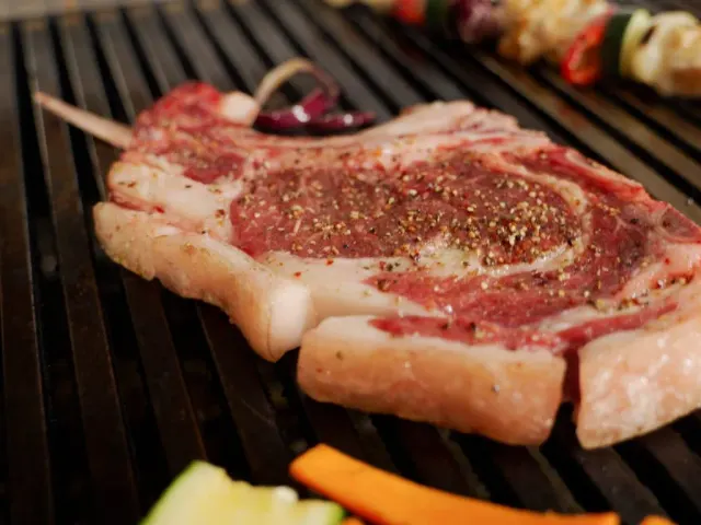 BookNoFees: Uzkodu bārs – Grill Mánia – Budapest – Grila mānija, foto 2