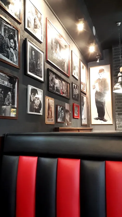 BookNoFees: Restorāns – Chicago's Pizza – Warsaw – Čikāgas pica, foto 3