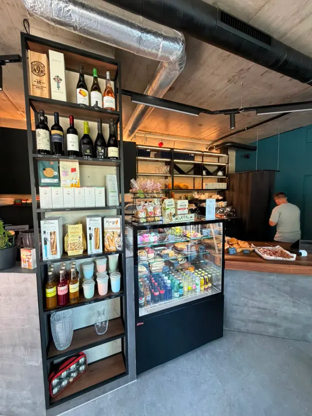 BookNoFees: Kafejnīca – Bellčafe – Prague – Bellčafe, foto 3