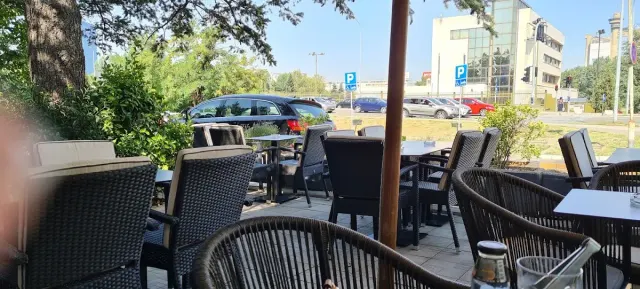 BookNoFees: Caffe Motiv, Belgrade