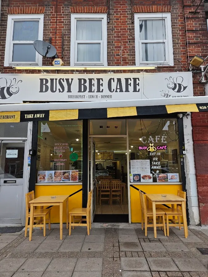 BookNoFees: Kafejnīca – Busy Beez Cafe – London – „Busy Beez” kafejnīca, foto 1