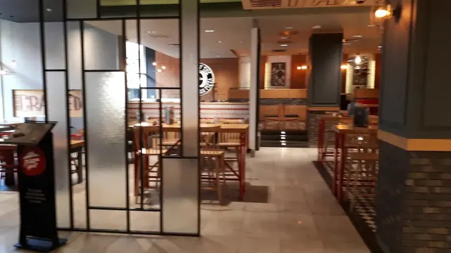 BookNoFees: Restorāns – Pizza Hut – Bucharest – Pizza Hut, foto 2