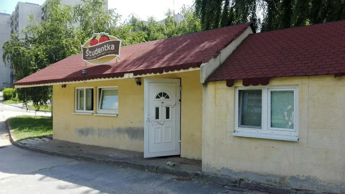 BookNoFees: Uzkodu bārs – Študentka – Bratislava – Studente, foto 1