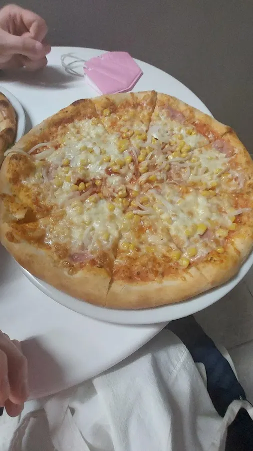 BookNoFees: Uzkodu bārs – Študentka – Bratislava – Studente, foto 2