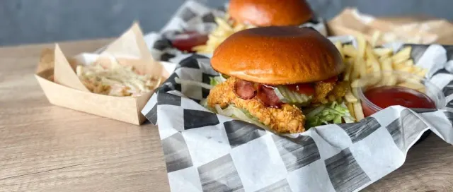 BookNoFees: Uzkodu bārs – Black Cat Burgers – Warsaw – „Black Cat Burgers“, foto 3
