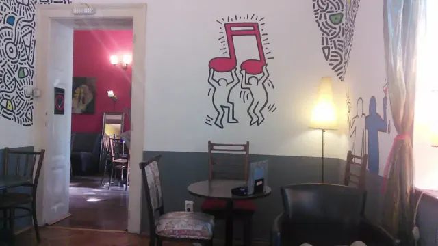 BookNoFees: Kafejnīca – Caffe Galerija Priča – Belgrade – Kafejnīca „Galerija Priča“, foto 3