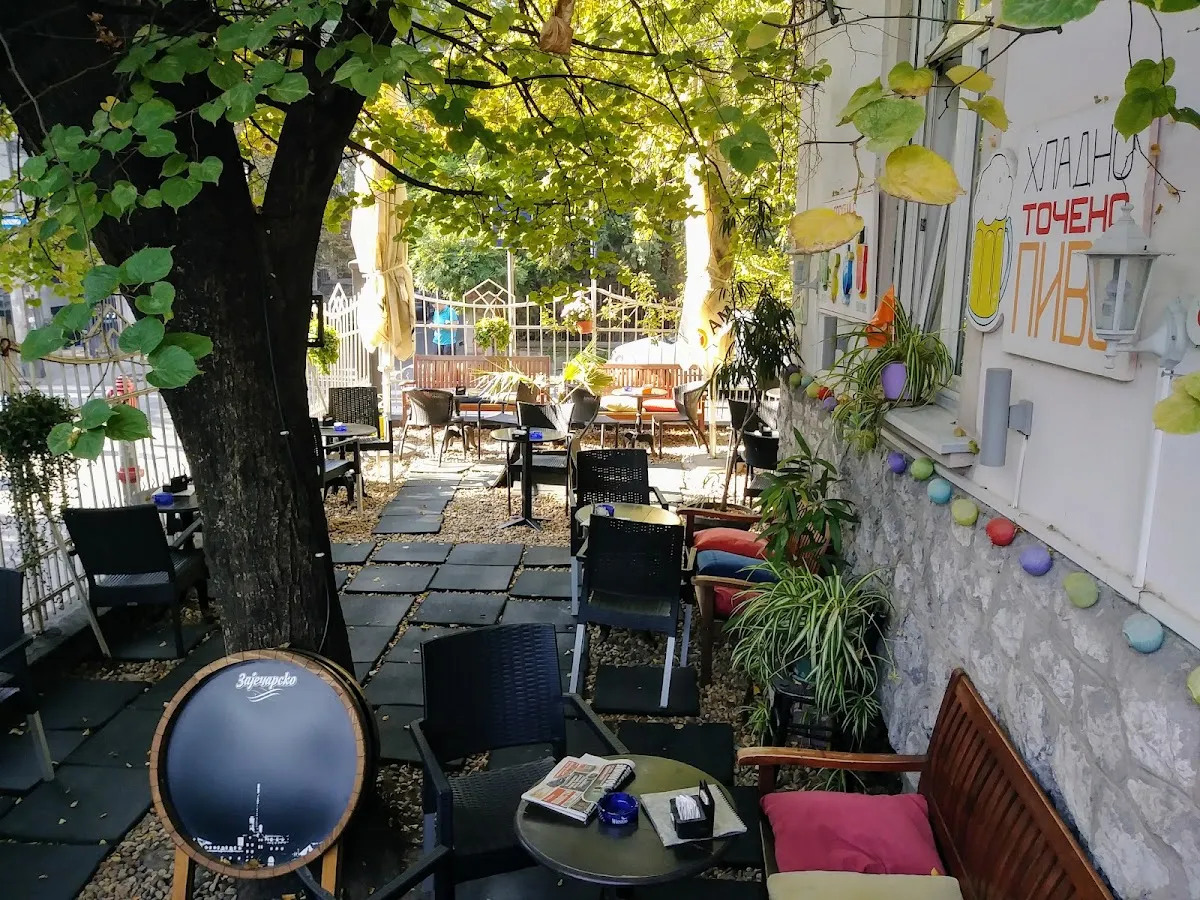 BookNoFees: Kafejnīca – Caffe Galerija Priča – Belgrade – Kafejnīca „Galerija Priča“, foto 1