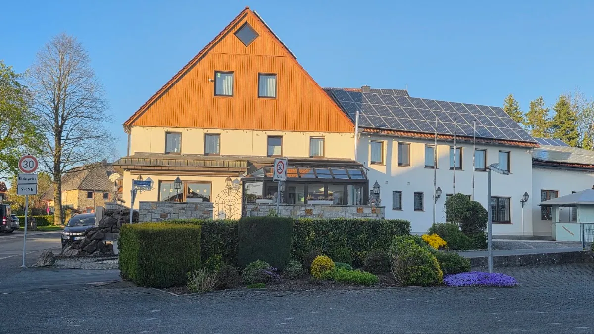BookNoFees: Restorāns – Landgasthof Kaiser – Bad Wünnenberg – Lauku viesnīca „Kaiser“, foto 1