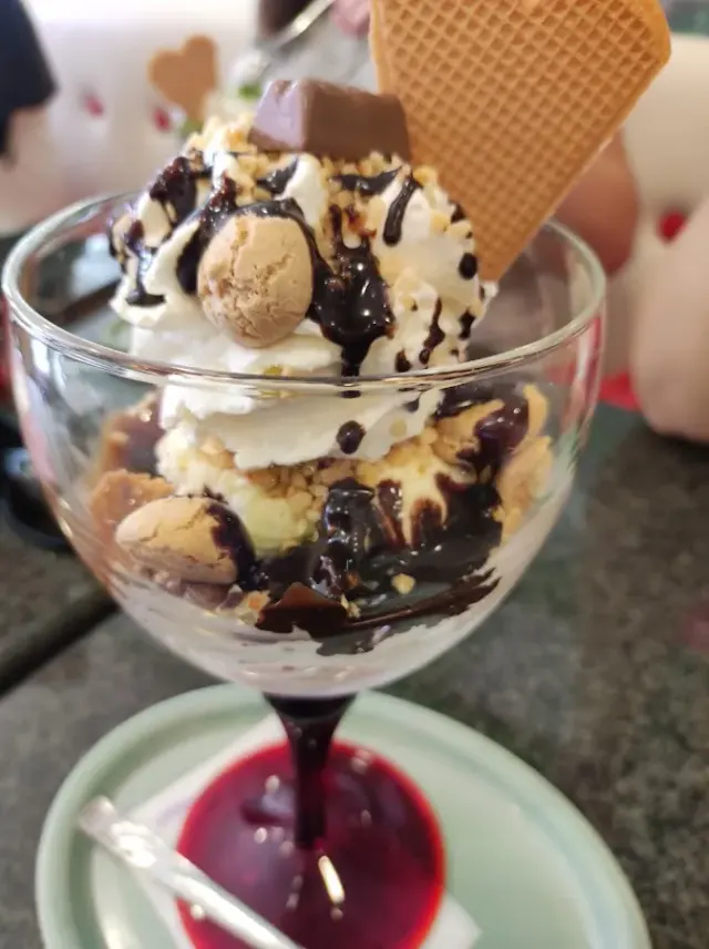 BookNoFees: Restorāns – Eiscafé Cortina – Meschede – Kafejnīca „Cortina“, foto 2