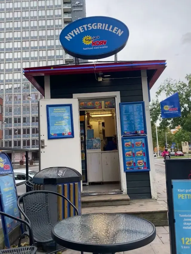 BookNoFees: Uzkodu bārs – Nyhetsgrillen – Stockholm – Ziņu grils, foto 3